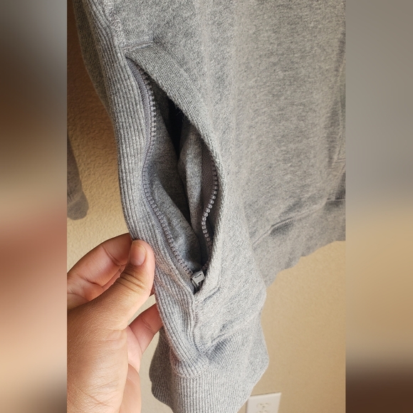 Duluth Grey Pullover With Zipper Pockets Size M - Picture 8 of 8